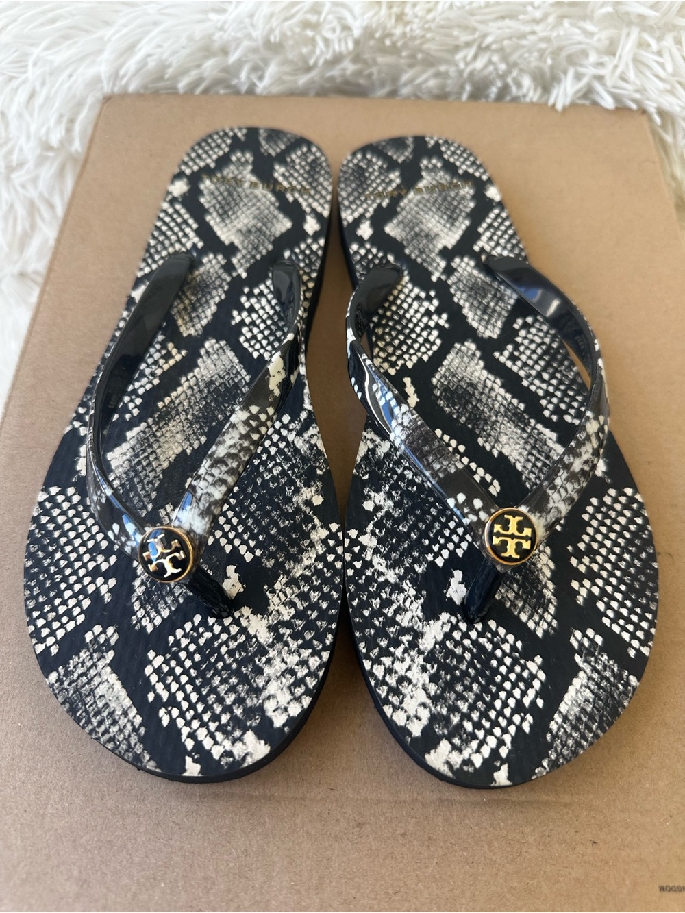 TORY BURCH Snake Print Flip Flop Sandals Black Ivory Gold Logo Women’s Size 6